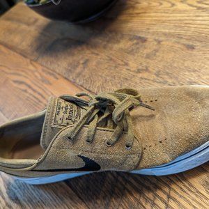 Nike Zoom Stefan Janoski Skateboard Low Suede - Golden Beige / Black / White - M